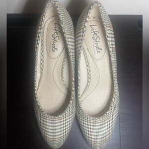 Life Stride Women's Checkered Heels - Tan and Cream